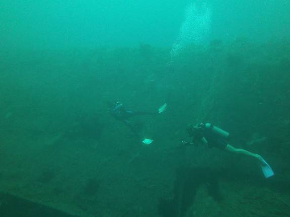 Mergulhando na parte externa do enorme naufrágio Bianca C, em Granada